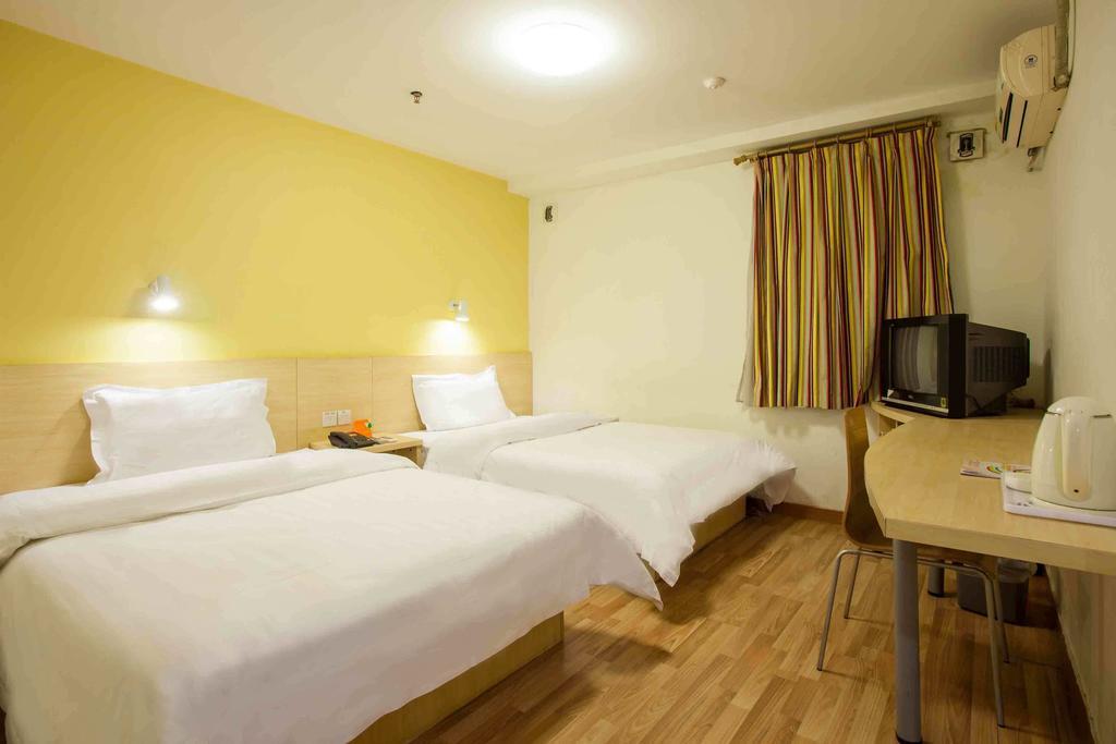 7Days Inn Guangzhou Gangding Longkou XI Road Room photo