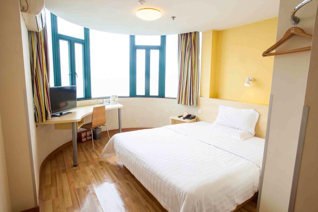 7Days Inn Guangzhou Gangding Longkou XI Road Room photo