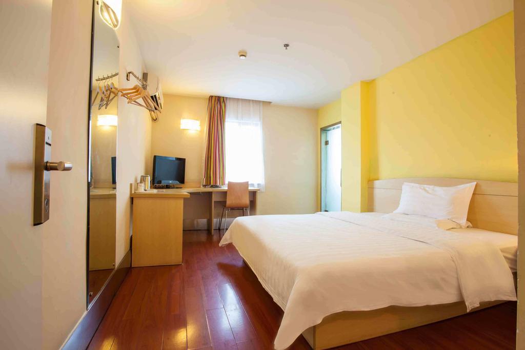 7Days Inn Guangzhou Gangding Longkou XI Road Room photo