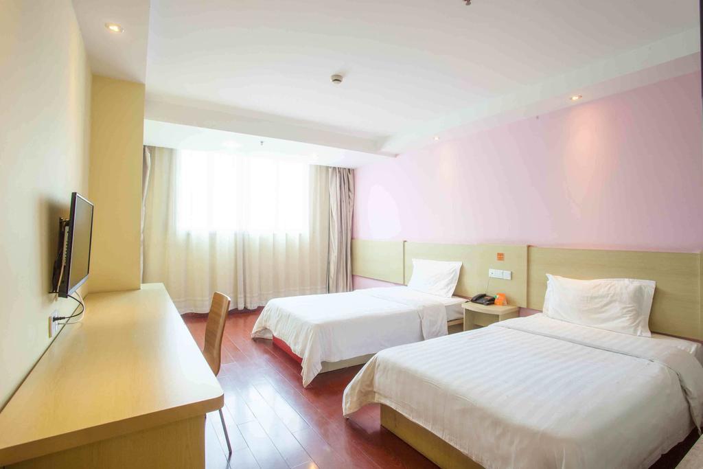 7Days Inn Guangzhou Gangding Longkou XI Road Room photo